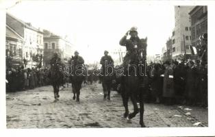 1938 Kassa, bevonulás / entry of the Hungarian troops, photo (gluemark)