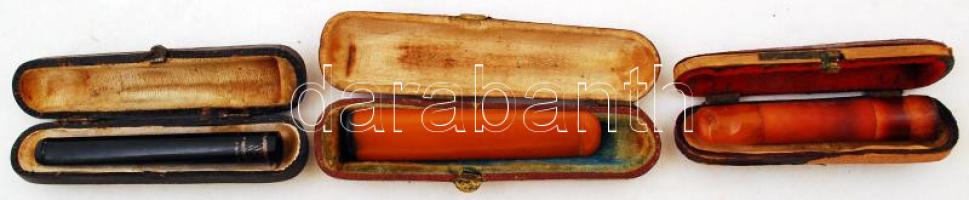 3 db régi tajték, borostyán, ill. műanyag szipka, saját tokjaikban