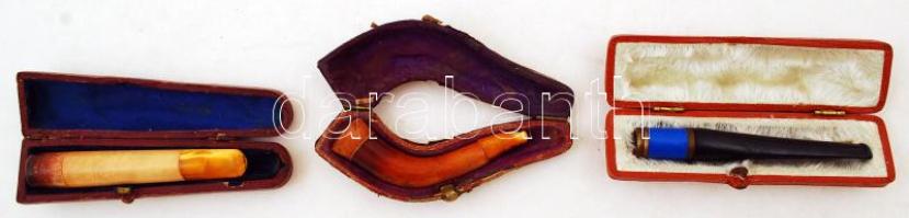 3 db régi tajték, borostyán, ill. műanyag szipka, az egyik ívelt, saját tokjaikban