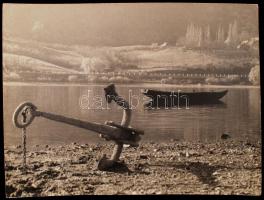 cca 1956 Darkó István: Csend, feliratozott vintage fotóművészeti alkotás, több hazai és külföldi fotókiállítás emlék matricájával és  pecsétjével, 30x40 cm