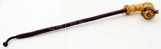 Régi, levélmotívumokkal díszített tajtékpipa, "Knedler" jelzéssel, fém fedéllel, szárral, h: 43,5 cm