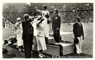 1936 Berlin, Olympische Spiele, Erste Gold-Medaille für Deutschland, Siegerehrung / Olympic Games, The first gold medal for Germany, presentation ceremony