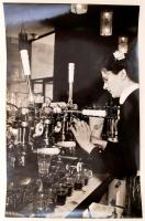 cca 1960 Dr. J. Sólyi: Készül a dupla feketekávé egy budapesti presszóban, pecséttel jelzett vintage fotóművészeti alkotás, 40x25 cm