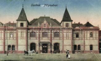 Szolnok, pályaudvar, vasútállomás