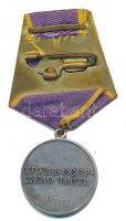 Szovjetunió 1943. "A Hősi Munkáért" zománcozott, sorszámozott Ag kitüntetés mellszalagon T...