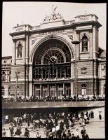 cca 1980 Juhász István: A Keleti pályaudvar, feliratozott vintage fotó, perspektivikusan korrigálva, 40x30 cm