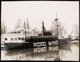 cca 1970 Metzler Ottó: Északi szél nevű hajó az Óbudai Hajógyárban, 30x40 cm