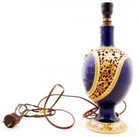 Nagyméretű díszes Zsolnay porcelán lámpatest, régi aljzattal, kézzel festett, jelzett, kis sérüléssel, m: 35 cm