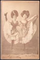 cca 1890 A. Vignail: Kánkán táncosnők Párizsból, kabinetfotó méretű, keményhátú fénykép, 16x10,5 cm / cca 1890 A. Vignail: Cancan dancers, 16x10,5 cm