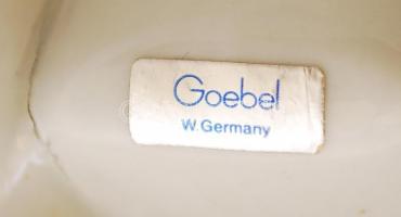 Goebel jelzéssel szív kulacs, kézzel festett, jelzett, apró lepattanással, m:17 cm