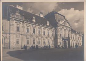 cca 1930-1940 Székesfehérvár, Püspöki palota, jelzetlen fotó, 29x24 cm