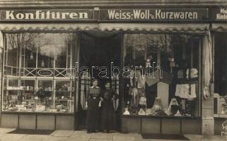 Hamburg, Konfitüren Weiss-, Woll- und Kurzwaren von A. Schilling / clothes shop, photo