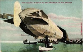 Graf Zeppelins Luftschiff vor der Schutzhalle auf dem Bodensee / Zeppelin airship on Lake Bodensee