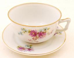 Hüttl Tivadar süteményes tál,  4 db kis tálkak+ 6 db csésze (egyik sérült) és 10 db csészealj matric...