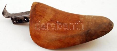 2 pár régi fa, illetve fém egyrészes, állítható sámfa