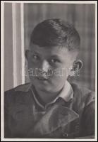 cca 1936 Kinszki Imre (1901-1945): Portré Gáborkáról,  jelzetlen vintage fotó a szerző hagyatékából, 17x12 cm