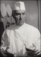 cca 1960 Uray Tivadar (1895–1962) Kossuth-díjas színész orvos szerepben, Kotnyek Antal (1921-1990) fotóriporter hagyatékából, 24x18 cm