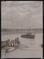 cca 1955 Kotnyek Antal (1921-1990) felvételei 9x12-es síkfilmre balatoni halászokról, 3 db jelzetlen...