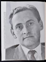 Garai Gábor: Írás a falon. Szerző által dedikált példány, "Győri Erzsébetnek sok szeretettel Ga...