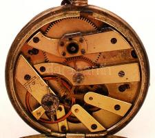 cca 1880 Ezüst fedeles, kulcsos, Cylindre zsebóra, javításra szoruló szerkezettel, sérült porcelán s...