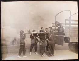 cca 1960 Légoltalmi gyakorlat, mentés támadott területen, 30x40 cm