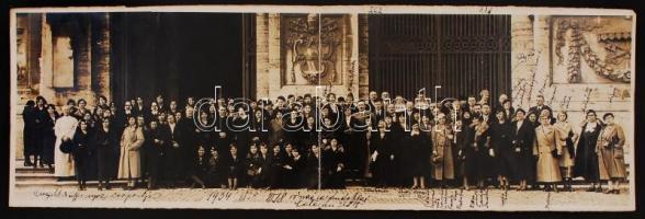 1934 Róma, a budapesti angolkisasszonyok csoportképe Rómában, többen nevesítve, középen kettéhajtva, 16x49 cm