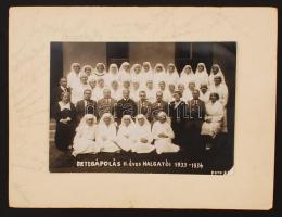 1934 Betegápolók II. éves hallgatói, csoportkép sok aláírással, 16x22 cm, karton 25x33 cm