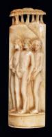 Erotikus témájú faragott csont dombormű, 12x4 cm