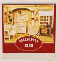 1988 Babanaptár, színes falinaptár régi babákról, játékokról készült képekkel, 33x31 cm