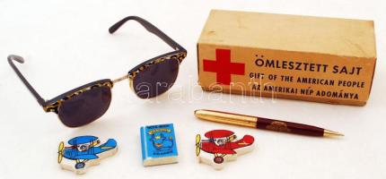 Vegyes kis bolha tétel: 1 db kisméretű amerikai adomány kartondoboz (cca 1945-1950), 1 db The Ohio Savings @ Loan Co., Cleveland töltőceruza, 1 db retro napszemüveg, 3 db figurális radír