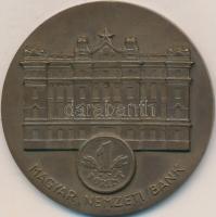 1960. "Magyar Nemzeti Bank / Megemlékezésül hosszú időn át végzett jó munkájáért, nyugdíjba vonulása alkalmából" Br emlékérem (60mm) T:2