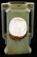 Ferenc József, II. Vilmos, Abdul Hamid portréival díszített szecessziós kis váza, hajszálrepedésekkel festett bisquit porcelán, jelzés nélkül, m: 14,5 cm