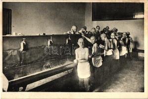 Kőszeg, Hunyadi Mátyás magyar királyi reáliskolai nevelőintézet, Reggeli mosakodás