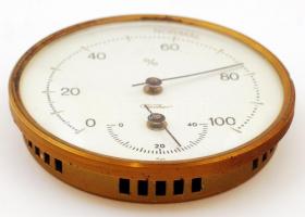cca 1940 Fischer hő és pára-mérő készülék. Falra akasztható / Fischer thermo and moisture meter d: 9...