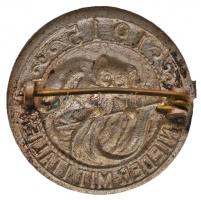 Osztrák-Magyar Monarchia 1915. "Le Olaszországgal! 1915" ezüstözött fém propaganda jelvény...