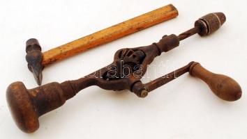 Szerszám tétel: 1 db kalapács, h: 24,5 cm, 1 db régi mellfúró, működik, h: 35 cm