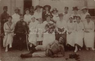 1918 Köpcsény, Kittsee; Bazaltkórház, katonák, orvosok és nővérek, csoportkép / hospital, soldiers, doctors and nurses group photo