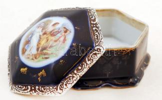 Royal Vienna (Alt Wien) hatszögletű porcelán bonbonier, csorbákkal, jelzett, m: 6 cm, d: 12 cm
