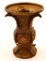 Növény- és állatmotívumokkal gazdagon díszített öntöttvas váza, jelzés nélkül, kopásnyomokkal, m: 13,5 cm