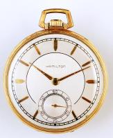 Hamilton másodpercmutatós zsebóra, aranyozott tok, jelzett, működő szerkezet, hátoldalán ajándékozó felirattal, jó állapotban / Hamilton gold filled pocket watch, signed, good condition, works well, on the backs "General Motors jubilee present notes"