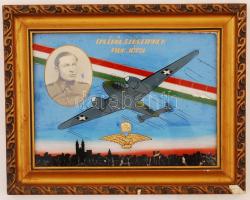 Katonai emlék: katona portréja képkeretben, repülő sas a magyar koronával, Pápa szimbolikus látképe üvegezett keretben, 27x20 cm