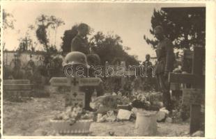 12 db RÉGI főleg használatlan motívumlap sok fotóval; Második világháborús katonai / 12 old mostly unused motive cards with many photos; WWII military