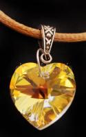 Swarovski kristály szív alakú függő selyemzsinóron, medál: 1 cm, h: 40 cm