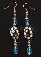 Szivárvány mintás fülbevalópár kék gyöngyös díszítéssel