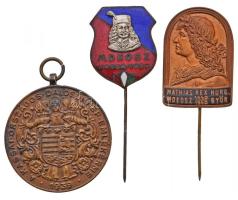 1939. "MDEOSZ (Magyar Dalos Egyesületek Országos Szövetsége) Kassa" zománcozott fém jelvény "Boczan Károly Csokonai u. 8." gyártói jelzéssel + "A Kassi Országos Dalosünnep Emlékérme / MDEOSZ (Magyar Dalos Egyesületek Országos Szövetsége)" Br díjérem + 1940. "Mathias Rex Hung. MDEOSZ (Magyar Dalos Egyesületek Országos Szövetsége) Győr" aranyozott fém jelvény T:2