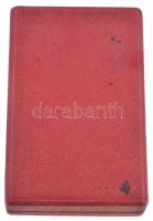 ~1960. "A Bányászat Kiváló Dolgozója" aranyozott zománcozott kitüntetés tokban, miniatűrre...