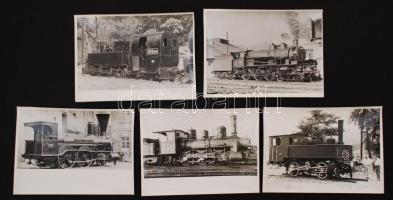 5 db régi magyarországi gőzmozdonyokról készült fotó, hátulján feliratozva, különböző méretben