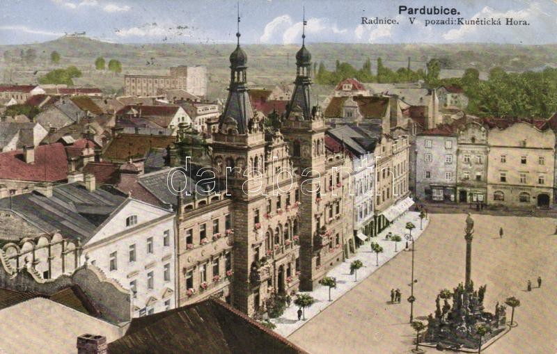Pardubice, Városháza, szobor, Pardubice, town hall, statue