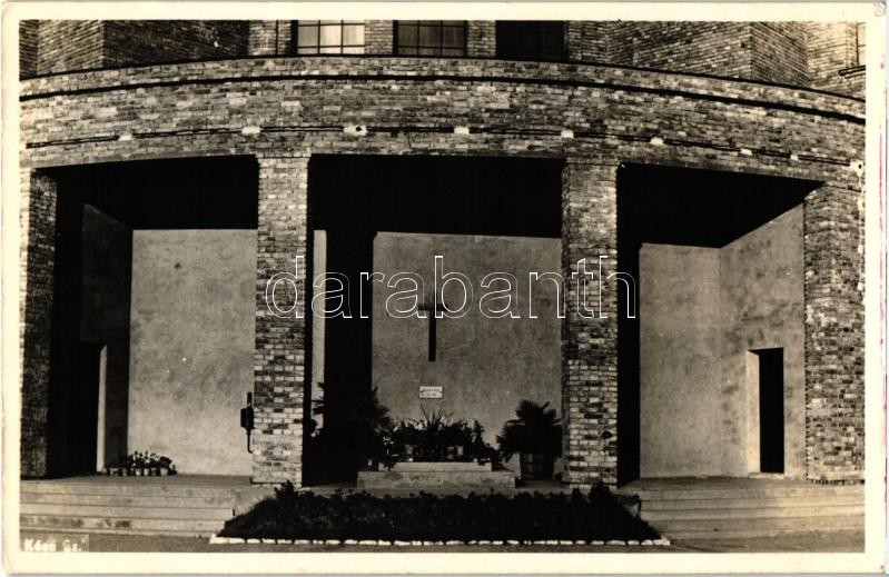 Székesfehérvár, Kaszap István sírja, Prohászka Ottokár templom árkádja alatt photo