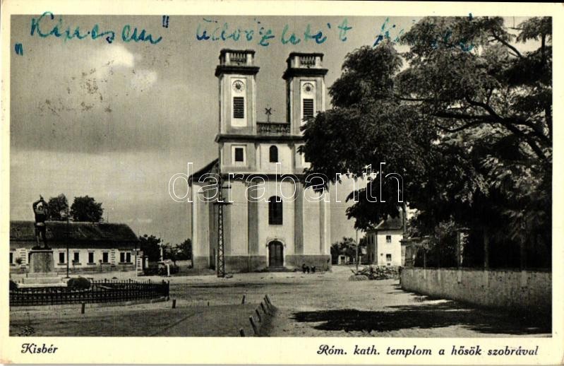 Kisbér, Római katolikus templom, Hősök szobra